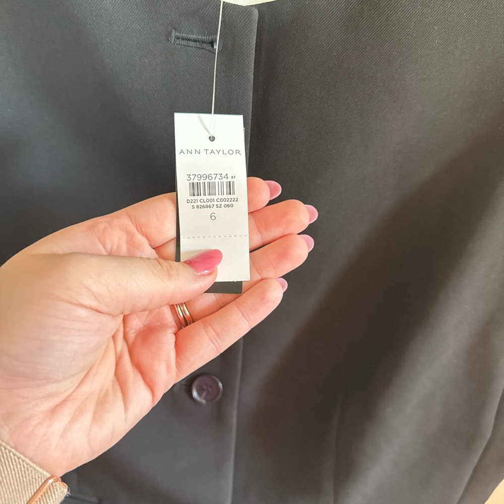 Ann Taylor โข NWT The Cropped Vest Fluid Crepe in Black Size 6 Chic Quiet Luxury - Picture 14 of 14